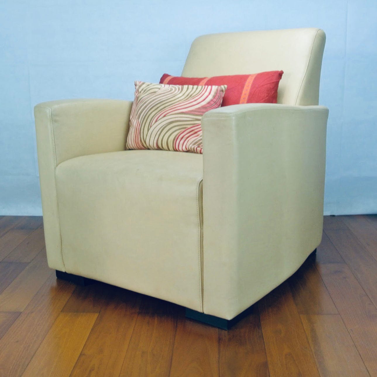 Parry Club Chair (Display Model)Arm Chairs, Recliners & Sleeper Chairs HomeShake Oppolia Singapore Renovation Contractor Interior Designer Carpenter